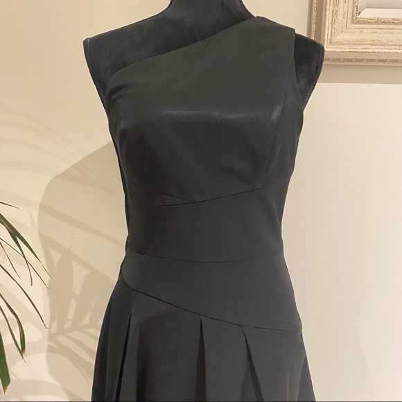 CUE Classic Black Satin One Shoulder A-Line Dress Formal Elegant Cocktail Size 8 - Picture 3 of 11